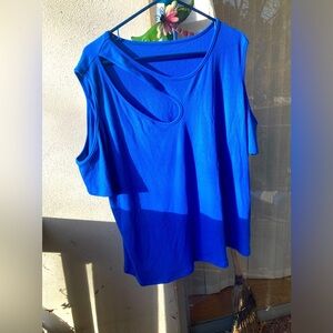 Plus size 1X tshirt blouse, cold shoulders peek-a-boo keyhole opening royal blue
